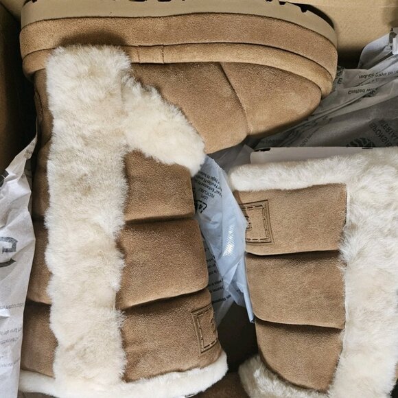 UGG Shoes - UGG  Classic Chillapeak Tall Platform Boots Suede in Chestnut